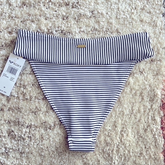 BNWT! Roxy Swim Bottoms. - Picture 2 of 3